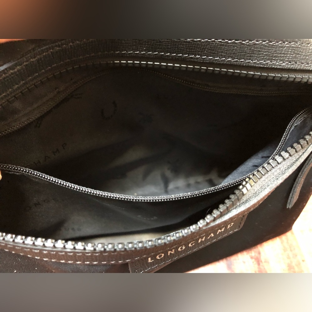 Longchamp Le Pliage Neo Flat Nylon Crossbody - Black - Picture 10 of 14